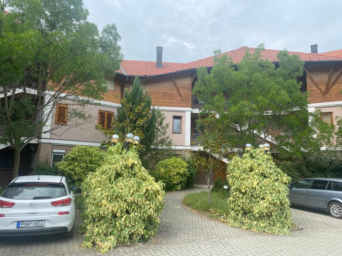 Selyemakacapartman Balatonlelle Εξωτερικό φωτογραφία